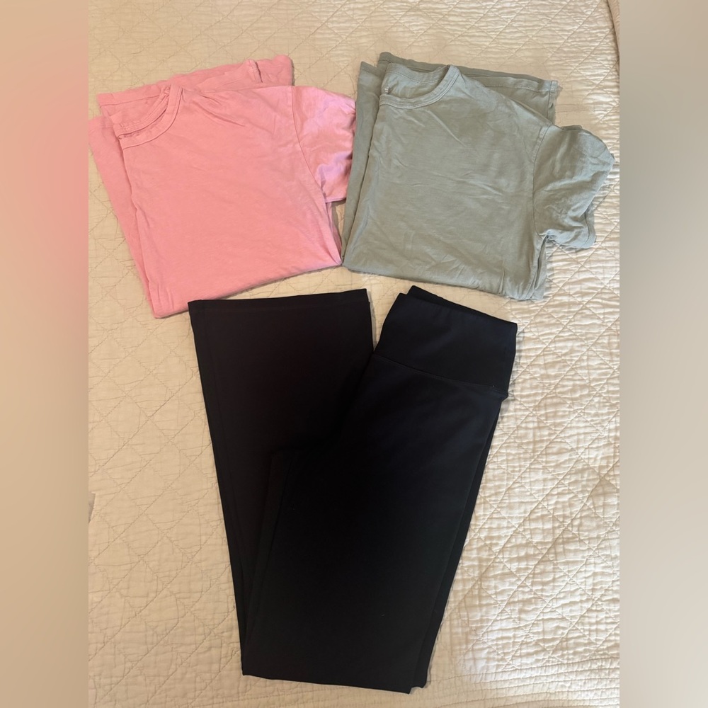 American Eagle The Everything Flare leggings & Aerie oversized tees- lot of 3